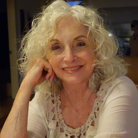 Meet your Posher, Lois - Picture 1 of 1